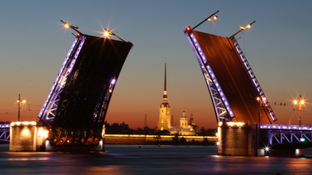 Дворцовый мост главная визитная карточка Санкт-Петербурга